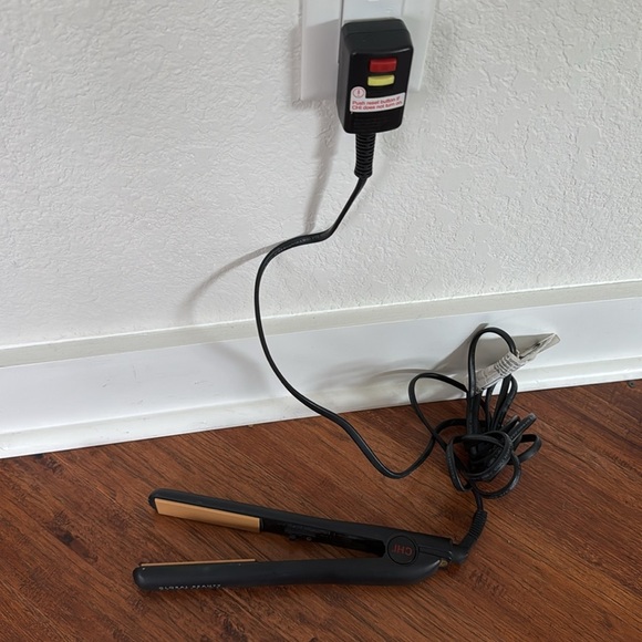 Chi Black Hair Straightener - Picture 5 of 5